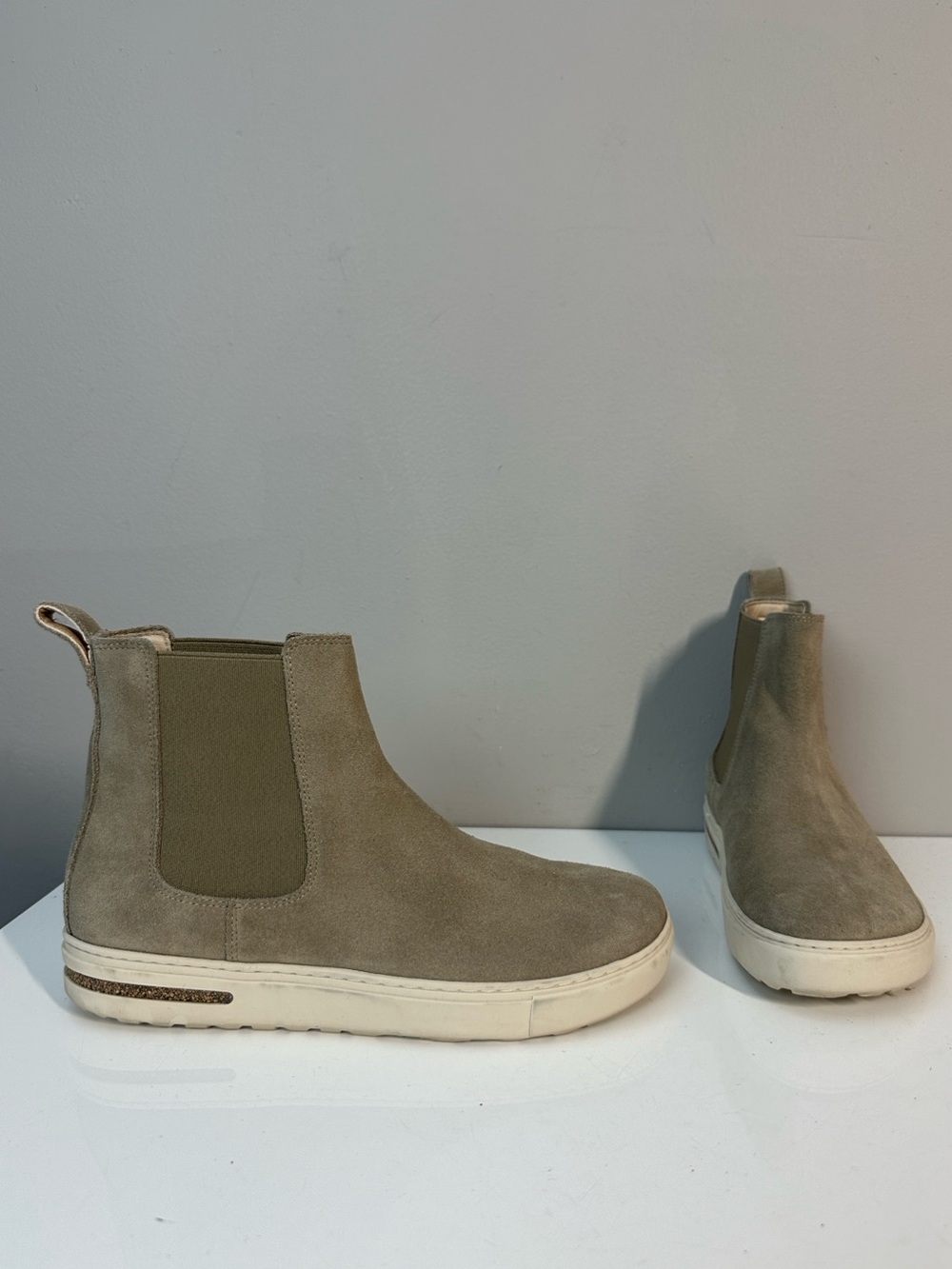 Birkenstock Bend Chelsea Boots Narrow Width Size 40 L-9 M-7 Suede Taupe